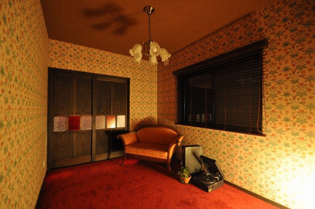 「大正ロマン」をコンセプトにした寝室。 株式会社TAKATA建築の施工事例 新しい住宅街に佇む宿 thumbnail