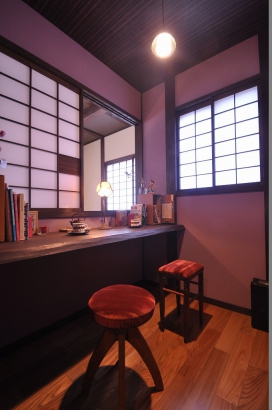 寝室に隣接した書斎 株式会社TAKATA建築の施工事例 紺美ネーションな家 thumbnail