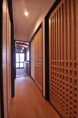 格子戸が連なる廊下 株式会社TAKATA建築の施工事例 MADE in「JAPAN町家」 thumbnail