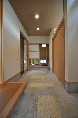 あゆみ石が和室へと誘う 株式会社TAKATA建築の施工事例 「洗練和美」（せんれんわび） thumbnail