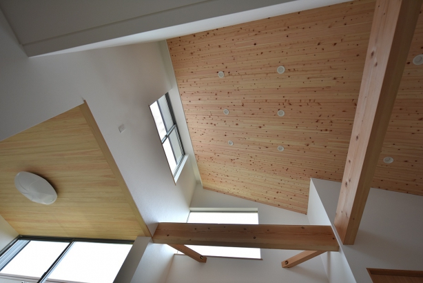 勾配天井 株式会社オリジナルウッドの施工事例 日当たりが良く、開放的な『二階リビング』の家