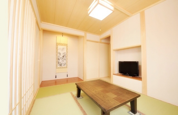 和室 有限会社岡崎工務店の施工事例 ステップフロアのある和モダンな平屋