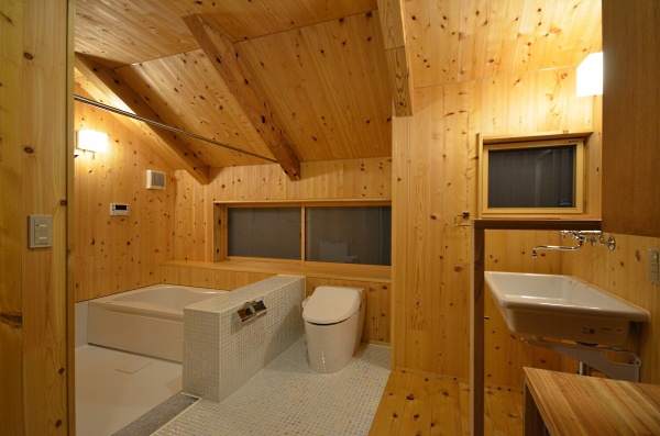 バスルーム 有限会社ピュア・ハウジングの施工事例 pure wood house　呉羽南台のいえ