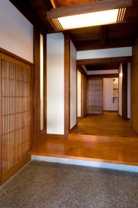 もみの木の式台のある玄関 有限会社ピュア・ハウジングの施工事例 japanese style　青井谷のいえ