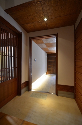 玄関 有限会社ピュア・ハウジングの施工事例 japanese style 八尾町天満町のいえ