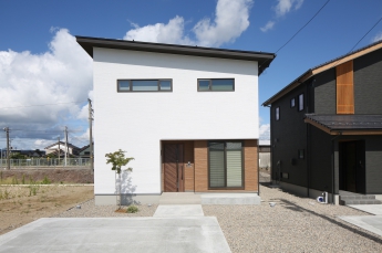 西高岡駅すぐ横で分譲型モデルハウス2棟同… デキノヤホーム｜富山県 ｜木の家づくり