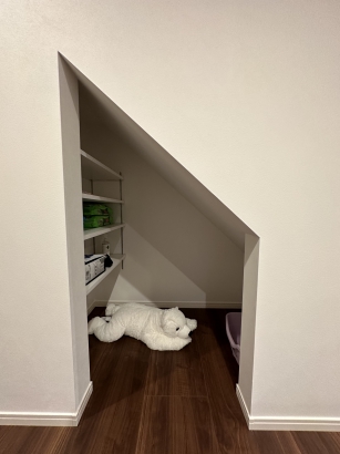 階段下ネコちゃんスペース