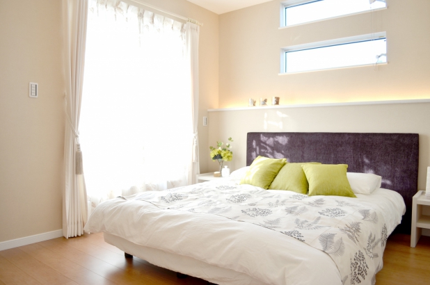 Master Bed room（主寝室） リリヴ合同会社の施工事例 家族の成長を考慮　真っ白な塗り壁の自然素材で安心の家