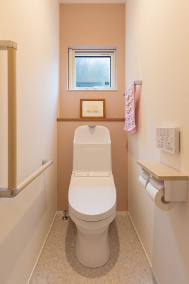 トイレ 株式会社ホームライフの施工事例 全館空調や手摺りなど住みやすい工夫が満載なお家