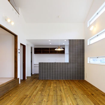 キッチン 株式会社ホームライフの施工事例 「スタイリッシュな平屋」をモチーフとした商品「ノベル」をベースにしたシンプル住宅