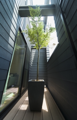 庭 株式会社ゼロ・コーポレーションの施工事例  光・風・緑と共に暮らす住まい、年間50棟限定の「FREMIUMフレミアム」
