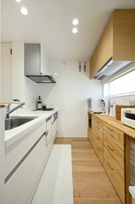 キッチン | 飾り棚 株式会社ゼロ・コーポレーションの施工事例 2間間口で趣味も暮らしも満喫できる空間を生み出した狭小3階建ての家