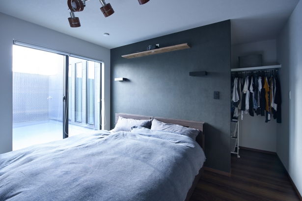 寝室 es ARCHITECT株式会社の施工事例 BLACK /自分らしさとこだわりを兼ね備えたひとひねりある住まい