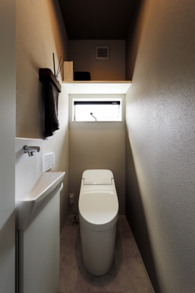 トイレ es ARCHITECT株式会社の施工事例 POSSIBILITY / 可能性を追求した2階リビングの家