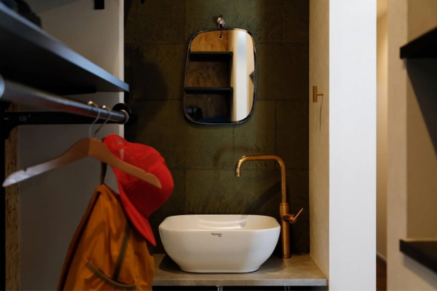 洗面スペース es ARCHITECT株式会社の施工事例 MOSS GREEN/居心地のいい、小上がり和室のある家