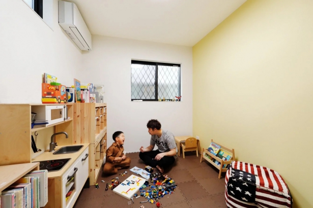 子ども部屋 es ARCHITECT株式会社の施工事例 MOSS GREEN/居心地のいい、小上がり和室のある家