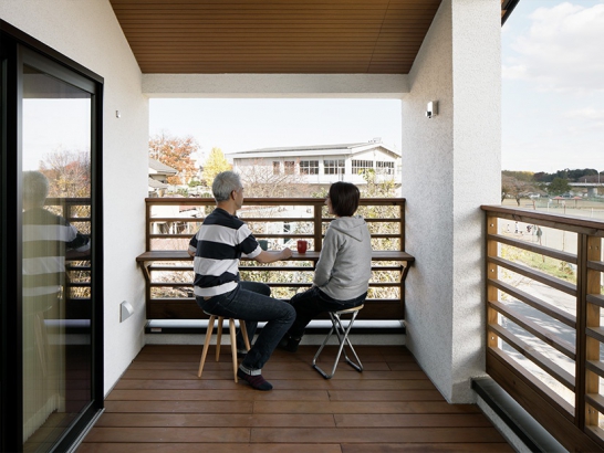 お二人で語り合えるカフェスペース 三井ホーム株式会社の施工事例 木の温もりと自然の恵みを感じる家
