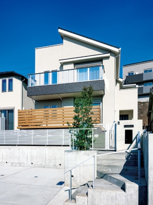 力強く安定感のある印象 三井ホーム株式会社の施工事例 明るい陽光に満ちた西海岸スタイルの家