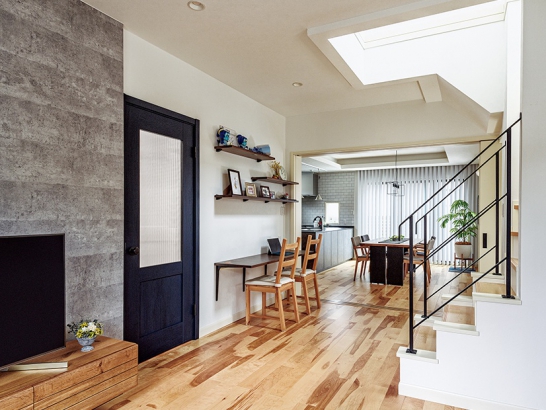 独立性が感じられるデザイン 三井ホーム株式会社の施工事例 硬質な素材と木の温もりが調和した家。