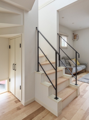 室内にメリハリと軽快さを加える 三井ホーム株式会社の施工事例 硬質な素材と木の温もりが調和した家。