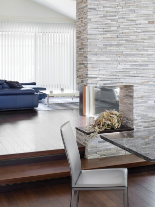 デザインされた石の壁 三井ホーム株式会社の施工事例 シンプルなデザインに質感豊かな素材が映える家