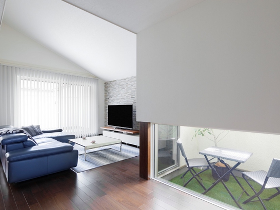 想像以上の明るさ 三井ホーム株式会社の施工事例 シンプルなデザインに質感豊かな素材が映える家