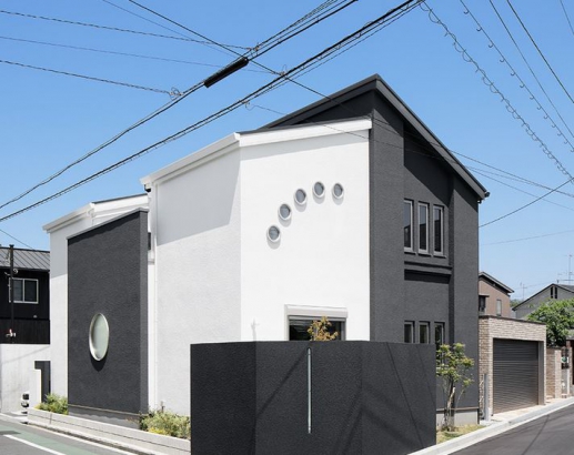 黒と白、半分ずつのモノトーン 三井ホーム株式会社の施工事例 【空間が音楽を奏でる、ドラマティックな家】