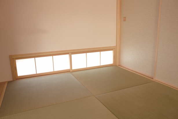 琉球畳はカラーも豊富で人気です 株式会社創建の施工事例 家族とくつろげる家