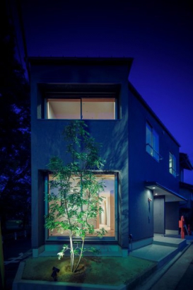 夜の外観 株式会社創建の施工事例 【建築家と建てる家】自然素材の優しさに包まれる快適な家
