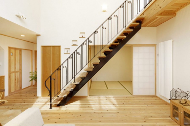 階段 株式会社ブリーズ・カンパニーの施工事例 ミニマムデザインなのに大空間、温かみが感じられる南欧風の住まい