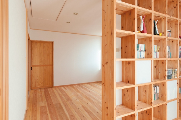 寝室 株式会社ブリーズ・カンパニーの施工事例 LDKと和室をつなげると、約30畳もの大空間を楽しめる住まい