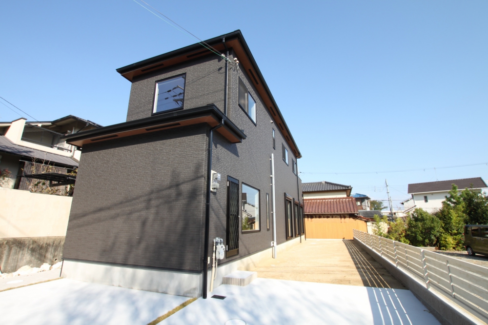 【新築未入居】開放的なお庭のある家【奈良市学園南】