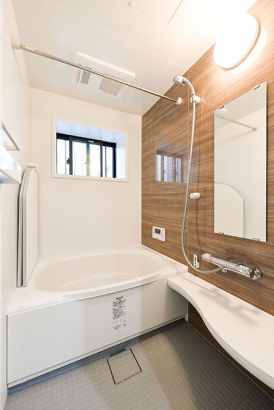 浴室 株式会社穂高住販の施工事例 世界に一つ、天然木のキッチンがあるリノベーションハウス
