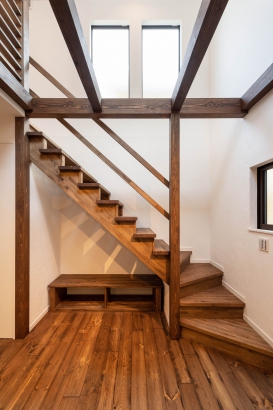 階段 株式会社ハウス工芸社の施工事例 木＆漆喰塗りが居心地いいおしゃれなナチュラルヴィンテージの家
