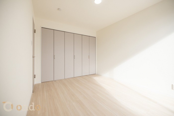【ondo建物プラン例/洋室】建物価格1755万円～　大容量のCLがあっるので、ベッドスペース、デスクスペースを確保することができ、収納家具は不要で自然と片付くお部屋に。