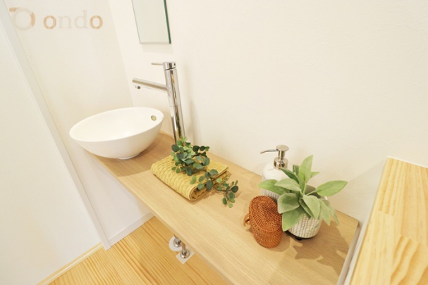 【ondo建物プラン例/洗面】　玄関に洗面台を設置。帰宅後自然に手洗いができる動線を考えました◎