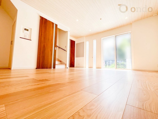 【ondo建物プラン例/LDK】床材には、人にやさしい自然素材の『無垢材』を使用。温かみのある住まい◎