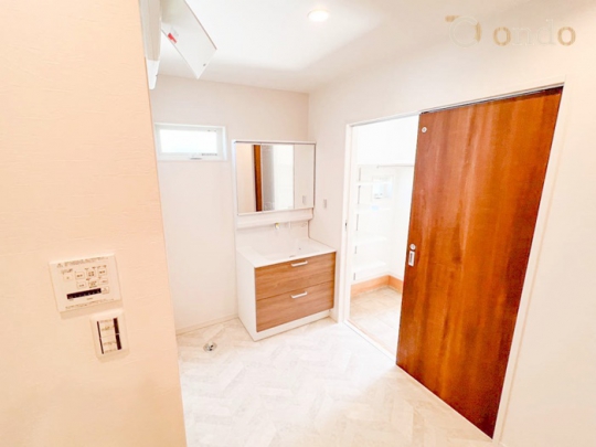 【ondo建物プラン例/洗面】広さに余裕のある洗面室は、身支度や家事を快適に行えます◎