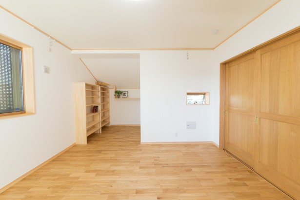 洋室 株式会社建築工房 高松銘木店の施工事例 「和モダン」を意識した自然素材いっぱいの家