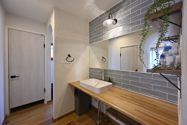 タイルが素敵な洗面 株式会社　北洲の施工事例 機能とデザインを両立させた住宅