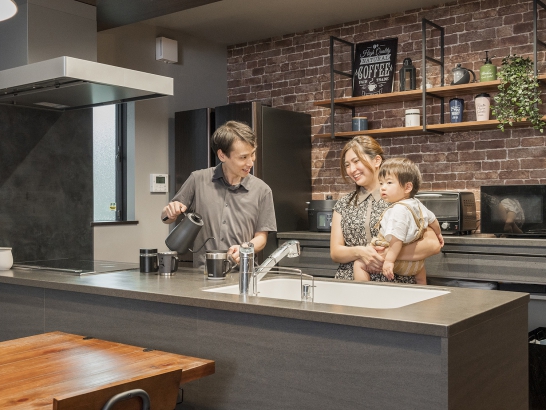 カフェのようなキッチン 近藤建設株式会社 の施工事例 目指したのはブルックリンスタイルの家。生活感をなくして快適に暮らす