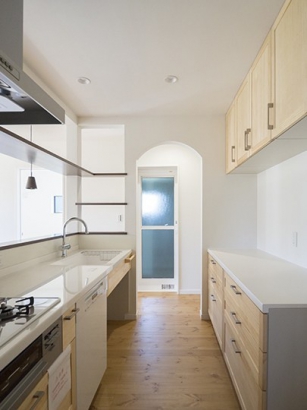 キッチン イデアホームの施工事例 2人暮らしにちょうどいい、無垢材を使用した自然素材の平屋