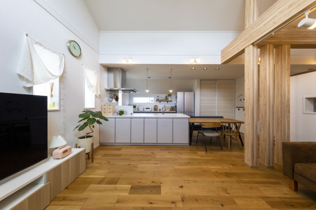 清潔感と解放感のあるオープンキッチン セナリオハウス（広島建設株式会社）の施工事例 家族が”まぁるく”つながる住まい