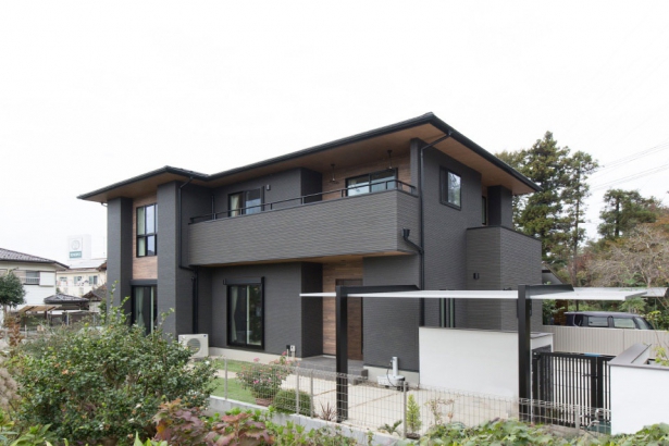 黒を基調とした立体的な外観で飽きのこないデザインに セナリオハウス（広島建設株式会社）の施工事例 快適で暮らしやすい回遊動線。愛着を感じられるお住まいに