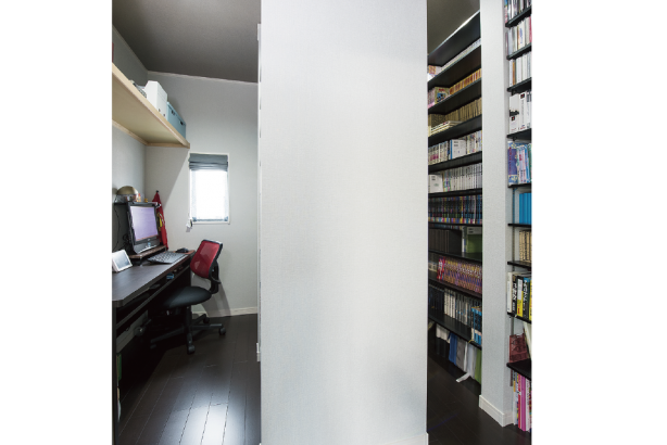 寝室に隣接された書斎は床を補強し、本の重量に耐えられるよう施工 セナリオハウス（広島建設株式会社）の施工事例 【収納力◎デザイン◎】あこがれのスキップフロアで立体的でメリハリのある家