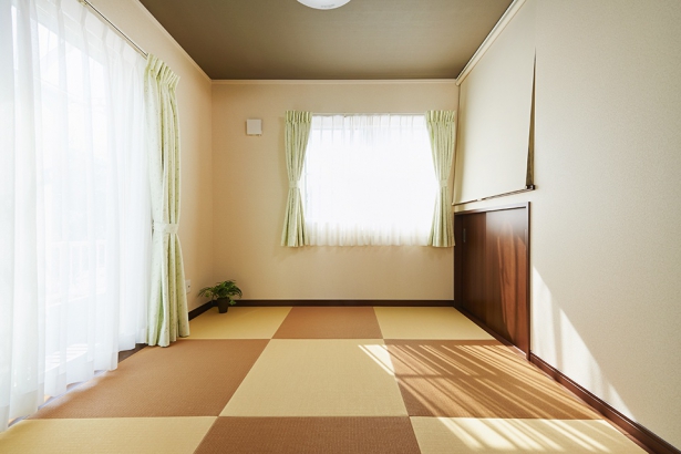 2色の畳を市松模様に並べ、和モダンな空間を演出。 セナリオハウス（広島建設株式会社）の施工事例 【玄関共用タイプ二世帯住宅】快適な距離感で暮らせる住まい