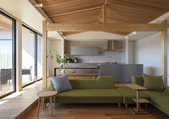  株式会社アイ工務店　埼玉北支店の施工事例 まわりの景色と調和し、優しい木の温もりに包まれる家。