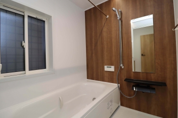 ■浴室
１坪タイプの浴室は浴室暖房乾燥機付。